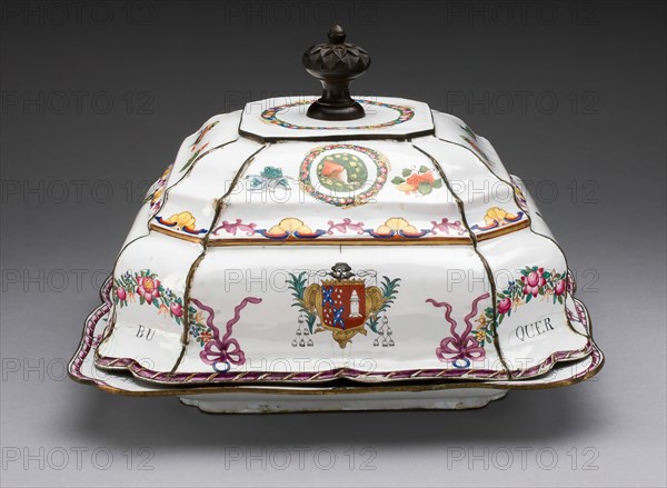 Covered Dish, Junyao, c. 1765, Qing dynasty (1644-1911), Qianlong reign mark and period (1736-95). Creator: Junyao Porcelain.