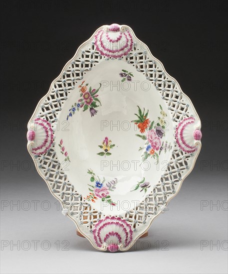 Dish, Worcester, c. 1770. Creator: Royal Worcester.