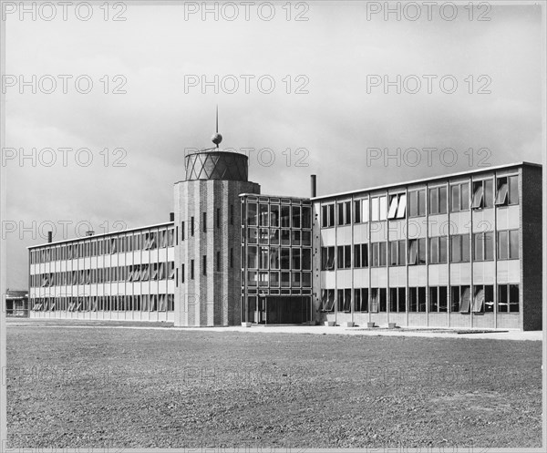 Shell Haven Oil Refinery, Shell Haven, Stanford Le Hope, 13/05/1957. Creator: John Laing plc.