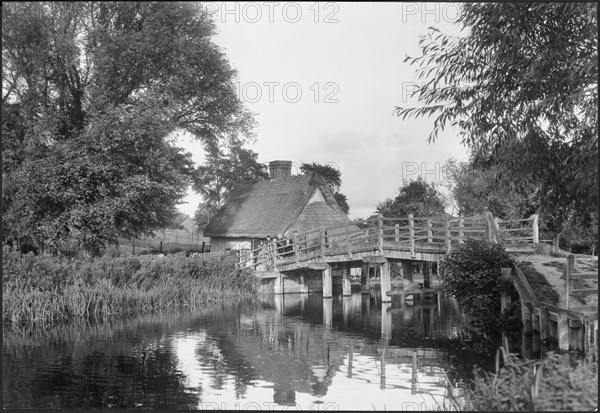 Flatford Bridge, Flatford Mill, East Bergholt, Babergh, Suffolk, 1930-1946. Creator: J Dixon Scott.