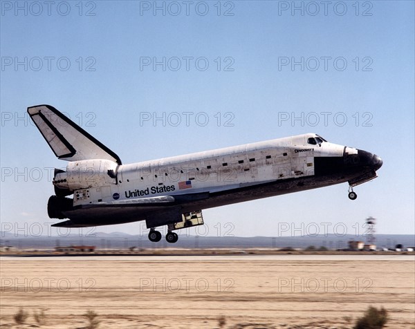 STS-92 touching down, Edwards Air Force Base, California, USA, October 24, 2000.  Creator: NASA.