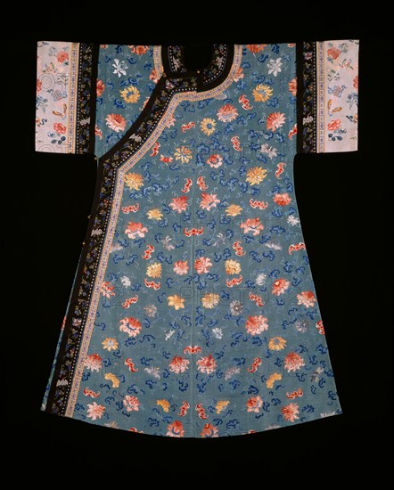 Woman's Changfu (Informal Court Robe), China, Qing dynasty (1644-1911), late 19th/early 20th cen. Creator: Unknown.