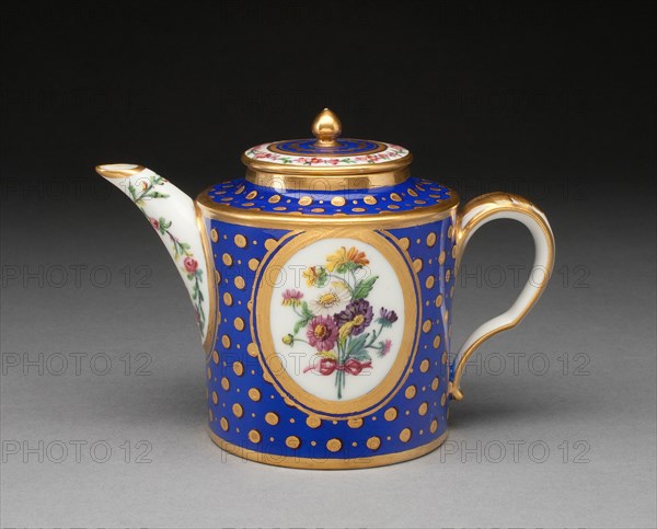 Teapot, Sèvres, 1788.