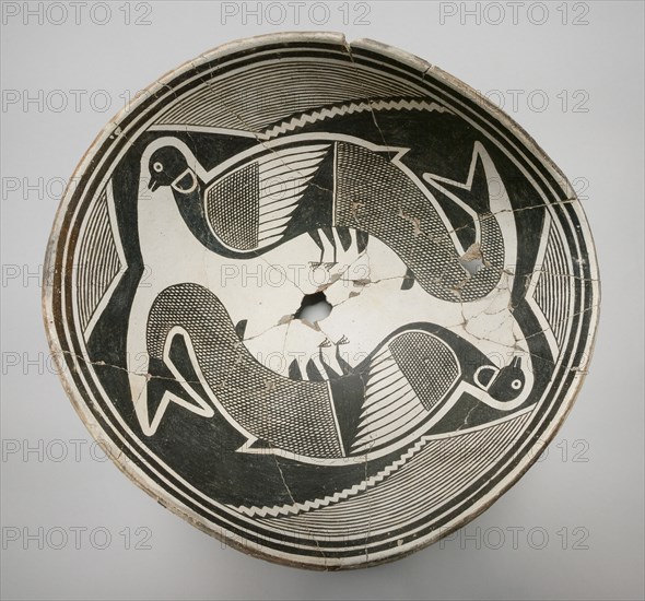 Bowl with a Pair of Avian-Fish Composite Creatures, 1000/1130.