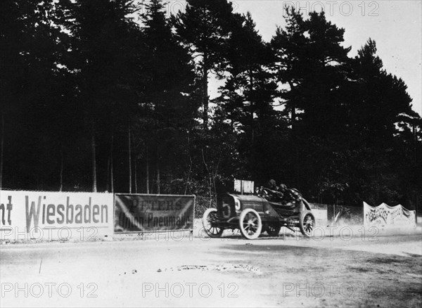 Richard Brasier of Leon Thery, winner of the 1904 Gordon Bennett Cup, Homburg, Germany. Creator: Unknown.