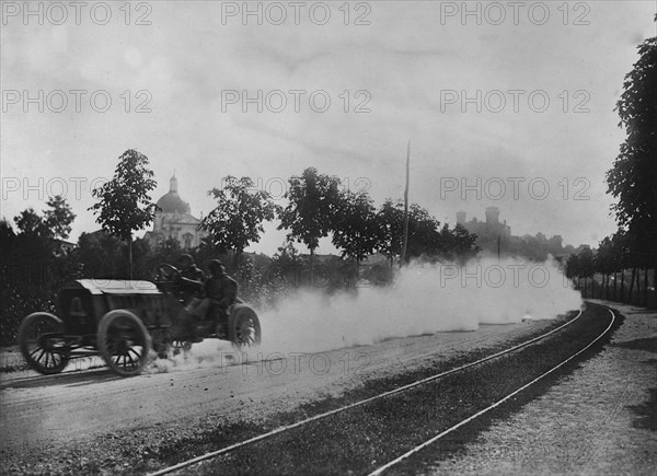 French racing driver Henry Rougier's De Dietrich 24/28, Coppa Florio, Brescia, Italy, 1905. Creator: Unknown.