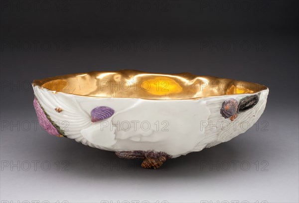 Basin, Capodimonte, c. 1745. Creators: Capodimonte Porcelain Manufactory, Giuseppe Gricci.