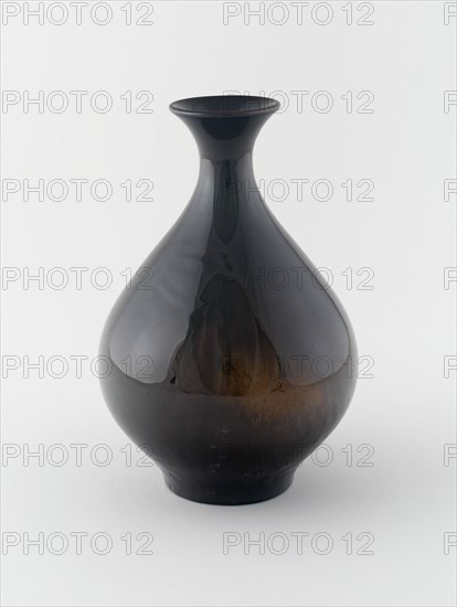 Vase, 1896. Creators: Rookwood Pottery, Albert Robert Valentien.