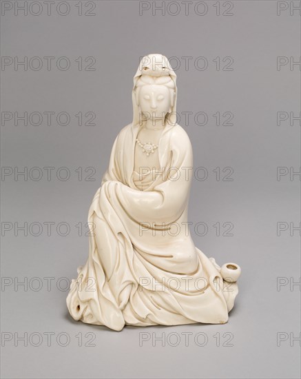 Seated Guanyin, Qing dynasty (1644-1911), late 17th/18th century. Creator: Unknown.