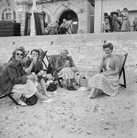 Staff outing of Laing's London office to Bournemouth, 30/05/1953. Creator: John Laing plc.