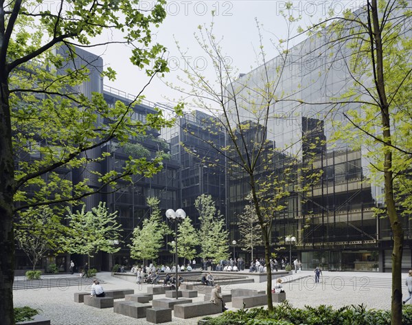 Finsbury Avenue Square, City of London, 12/05/1988. Creator: John Laing plc.