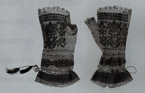 Pair of Mittens, England, c. 1850.