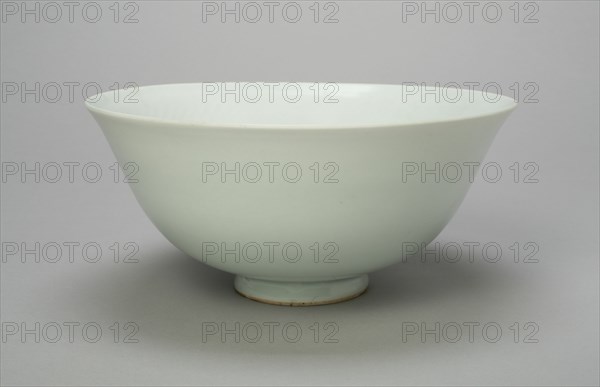 Bowl with Peony Scrolls, Thunderbolt (Vajra) Symbol, and Characters Shufu (Privy Council), Yuan dynasty (1279-1368), 1300/50.
