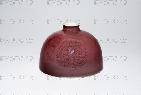 Beehive-Shaped Water Coupe, Qing dynasty (1644-1911), spurious Kangxi reign mark (1662-1722), 20th century.