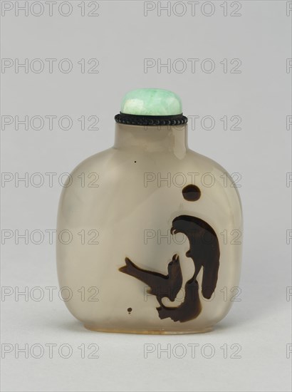 Snuff Bottle with Two Hawks on Rockwork, Qing dynasty (1644-1911), 1800-1900.