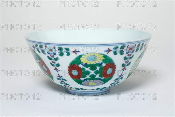 Bowl with Floral Medallions and Stems, Qing dynasty (1644-1911), c. 19th century.