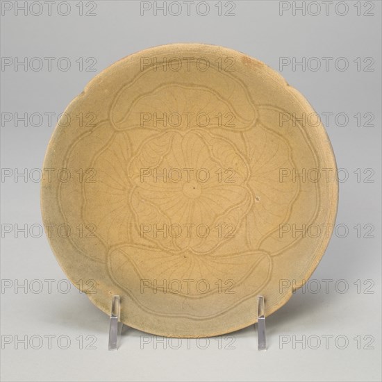 Lobed Dish with Overlapping Lotus Leaves, late Tang dynasty (618-907) or Five Dynasties period (907-960), 9th century.