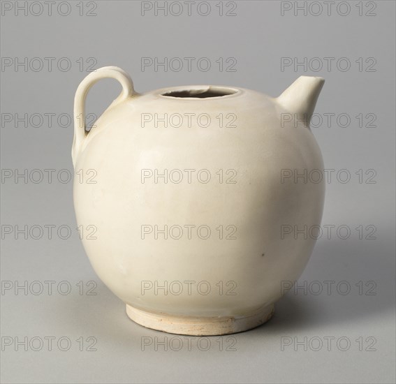 Ovoid Ewer, Five Dynasties period (907-960) or Northern Song dynasty (960-1127), late 10th / early 11th century.