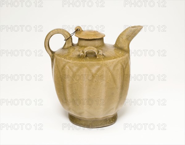 Covered Ewer with Upright Lotus Petals, Song dynasty (960-1279).