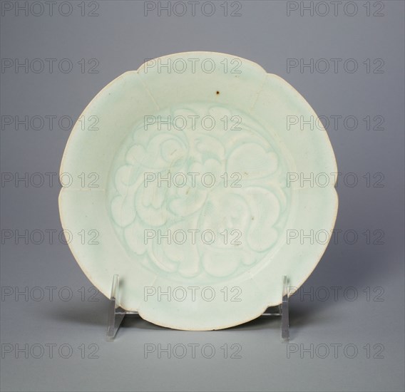 Foliate Bowl with Stylized Peony Spray, Northern Song dynasty (960-1127), 12th century.