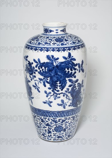 Vase with Pomegranates and Stylized Floral Scrolls, Qing dynasty (1644-1911).