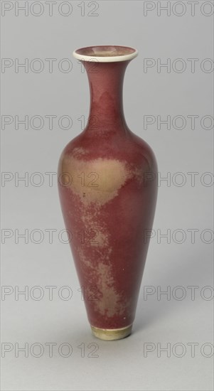 Willow-Leaf Bottle Vase, Qing dynasty (1644-1911), Kangxi reign mark and period (1662-1722).