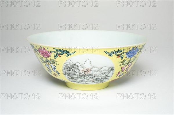 Bowl with Mountainous Landscapes, Qing dynasty (1644-1911), Daoguang reign mark and period (1821-1850).