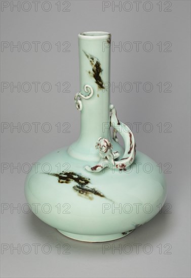 Long-Necked Vase with Encircling Dragon, Qing dynasty (1644-1911), Qianlong reign mark and period (1736-1795).