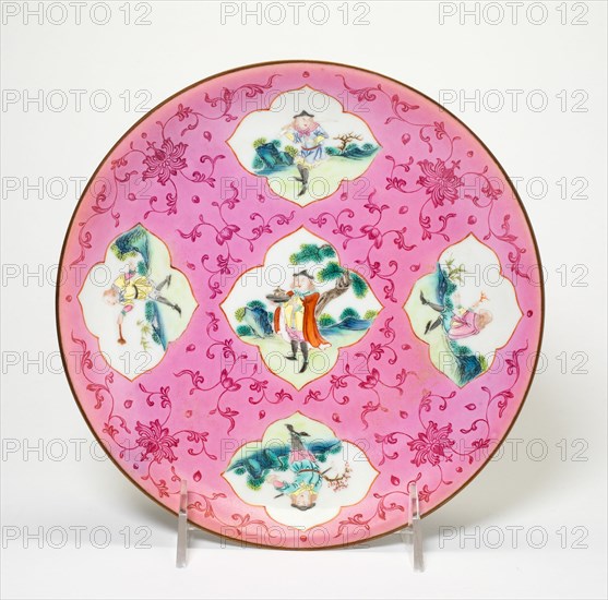Dish with Five European Figures and Stylized Floral Scrolls and Five Bats on Reverse, Qing dynasty (1644-1911), Qianlong reign mark and period (1736-1795).