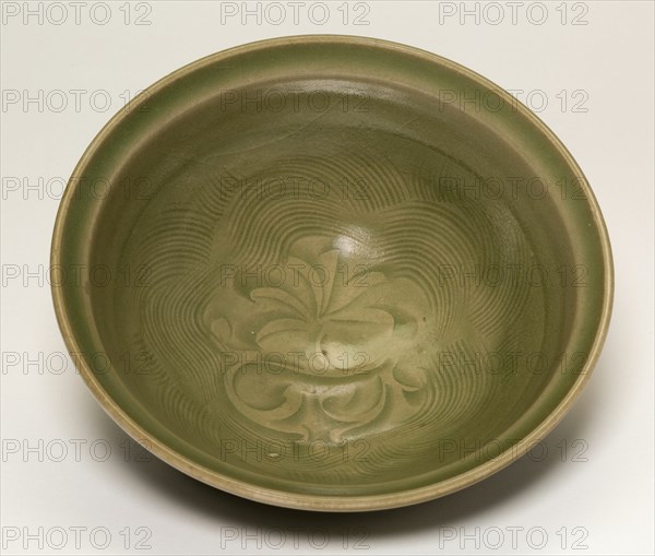 Bowl with Floral and Wave Pattern, Jin dynasty (1115-1234), 12th/13th century.