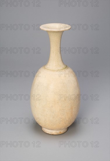 Ovoid Bottle, Sui (581-618) or Tang dynasty (618-907), early 7th century.