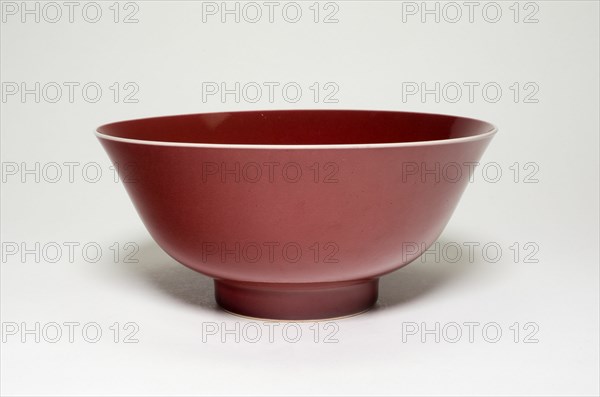 Bowl, Qing dynasty (1644-1911), Yongzheng reign mark and period (1723-1735).