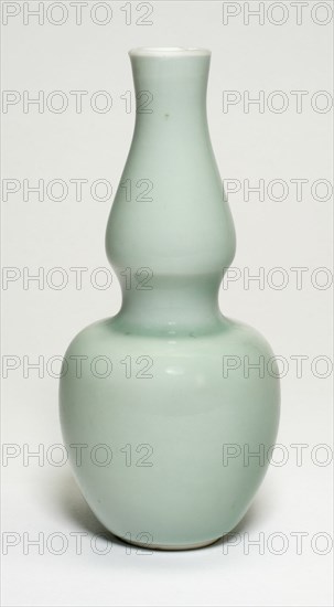 Celadon-Glazed Double-Gourd Vase, Qing dynasty (1644-1911), 18th/19th century.