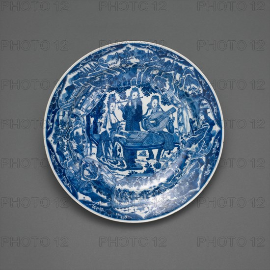 Dish with Europeans Playing Musical Instruments, Qing dynasty (1644-1911), Kangxi period (1661-1722).