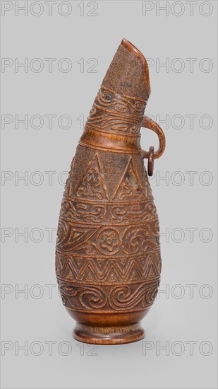 Miniature Bottle in the Form of an Ancient Bronze Jar (Hu), Ming dynasty (1368-1644).