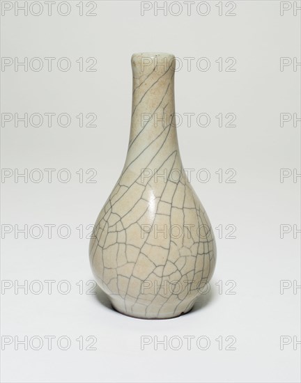 Bottle-Shaped Vase, Yuan dynasty (1271-1368) or possibly Qing dynasty (1644-1911), Yongzheng period (1723-1735).