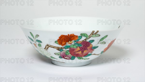 Bowl with Fruiting and Flowering Pomegranate Sprays, Qing dynasty (1644-1911), Qianlong reign mark and period (1736-1795).