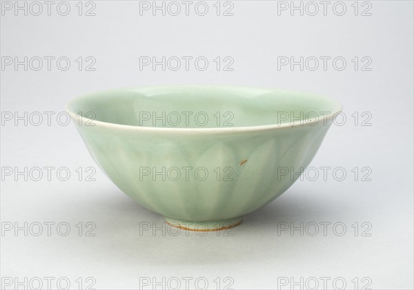 Lotus Petal Bowl, Southern Song dynasty (1127-1279), 13th century.