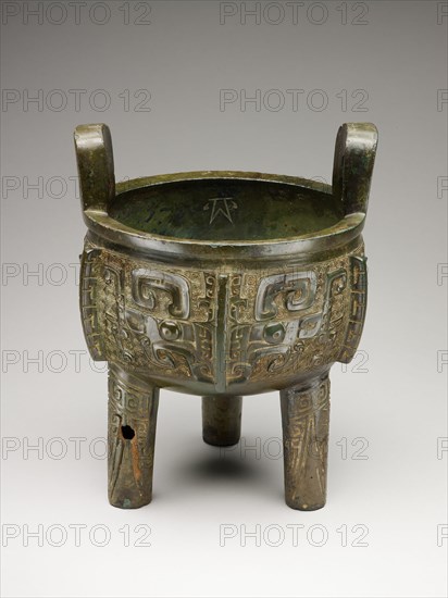 Tripod Cauldron oF Ran (Ran ding), Late Shang dynasty, 13th-11th century B.C.