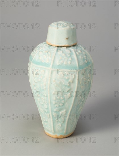 Covered Vase with Floral Scrolls, Song dynasty (960-1279).