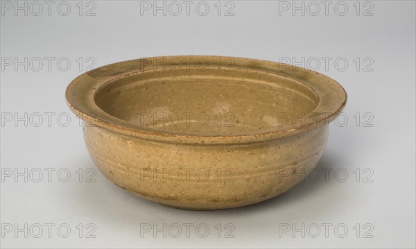 Bowl, Six dynasties (220-589) or Tang dynasty (618-907), c. 6th/7th century.