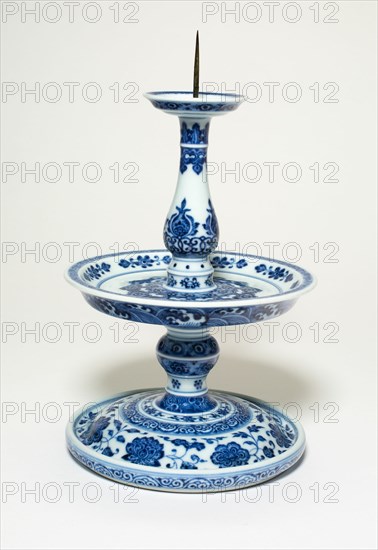 Pricket Candlestick, Qing dynasty (1644-1911), Qianlong reign mark (1736-1795), 18th/19th century.