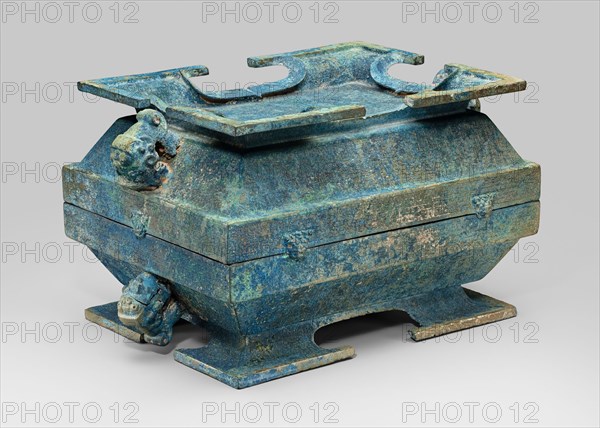 Rectangular Tureen (fu), Eastern Zhou dynasty, Spring and Autumn period (770-481 B.C.).