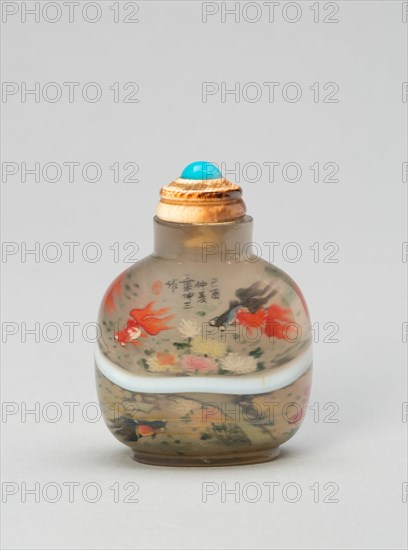 Snuff Bottle with Bug-Eyed Long-Tailed Fish and Fronds, Qing dynasty (1644-1911), dated 1909.