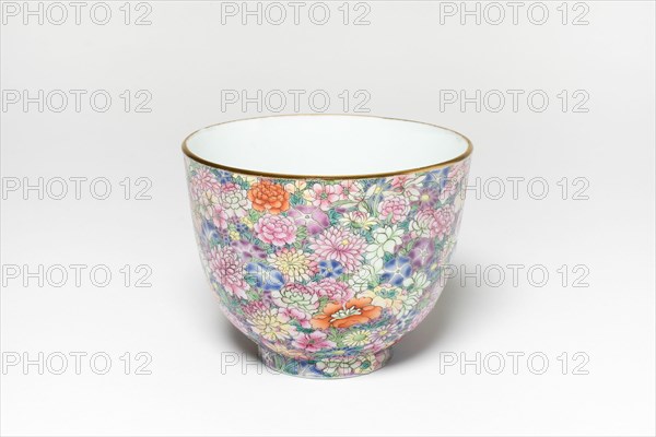 Cup with Thousand Flowers (Millefleurs) Design, Qing dynasty (1644-1911), Jiaqing reign mark and period (1796-1821).