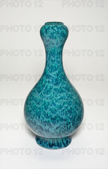 Bottle with Garlic-shaped Mouth, Qing dynasty, Qianlong reign (1736-1795).