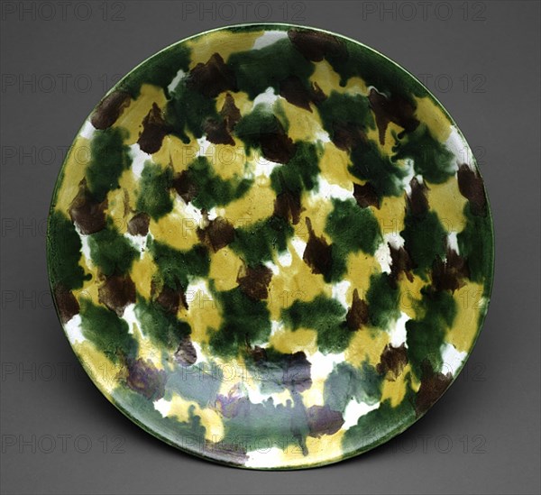 Dish, Qing dynasty (1636-1912), Kangxi period (1662-1722), early 18th century.