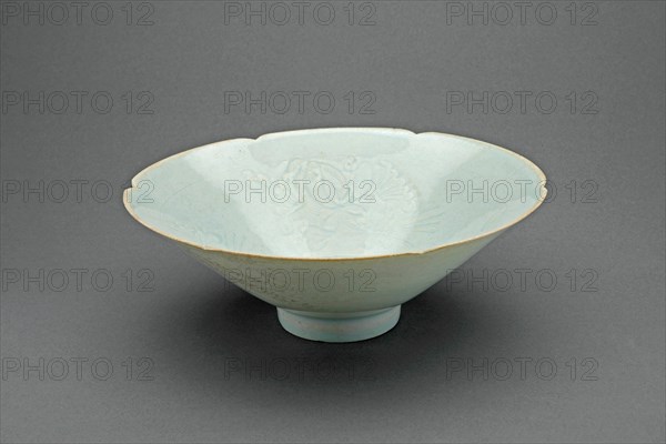 Lobed Bowl with Lotus Scrolls, Southern Song dynasty (1127-1279).