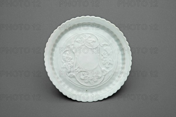 Lobed Dish with Lotus Scrolls, Yuan dynasty (1271-1368), first half of the 14th century.