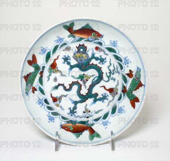 Doucai 'Dragon' Dish, Qing dynasty (1644-1911), 18th/19th century.
